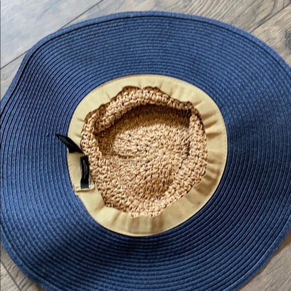 Ann Taylor hat - Picture 2 of 2